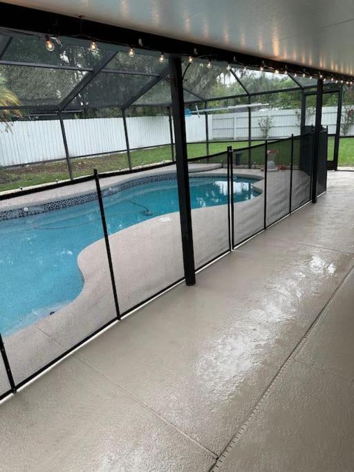 Lake Valrico'S Camelot Court With Heated Pool & Access To Private Lake Kültér fotó