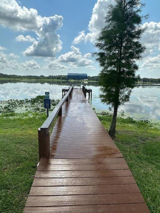 Lake Valrico'S Camelot Court With Heated Pool & Access To Private Lake Kültér fotó